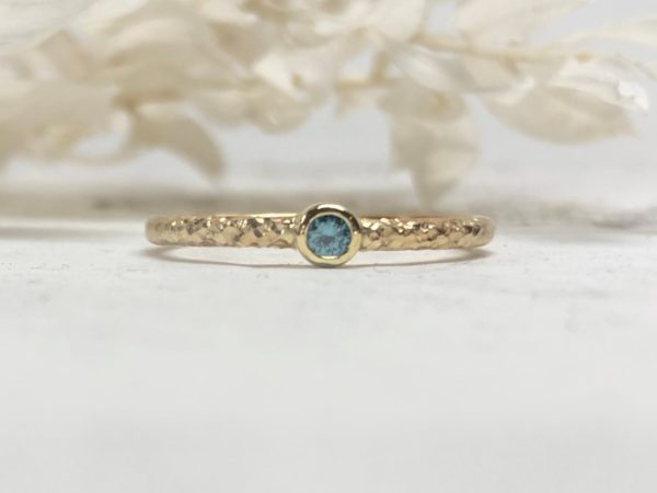 Rosegoldring mit blauem Stein mit Diamant in Safirblau Thetes 2
