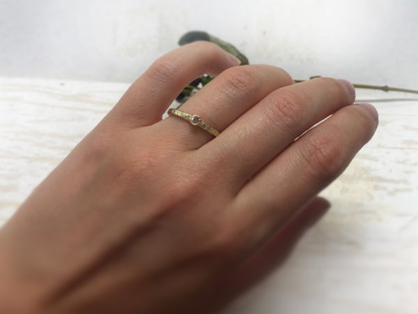 Boho Verlobungsring an der Hand Modell Celestas