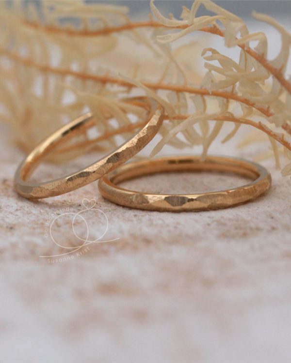 Dünne Hammerschlagringe zwei Zarties aus Rosegold