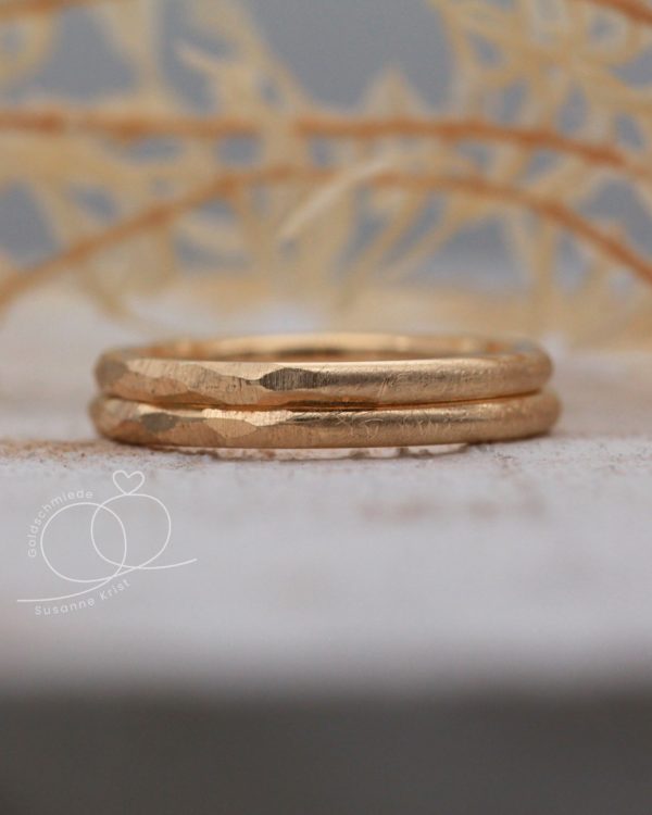 Dünne Ringe Rosegold Hammerschlag und eismatt Zarties
