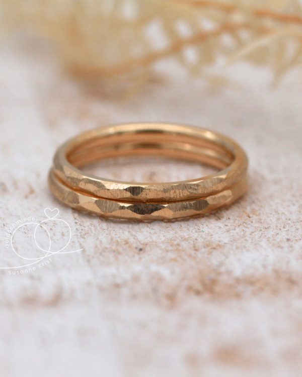 Dünne Trauringe Rosegold Hammerschlag namens Zarties