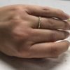 Goldverlobungsring mit weissem Stein Handbild Liti 1