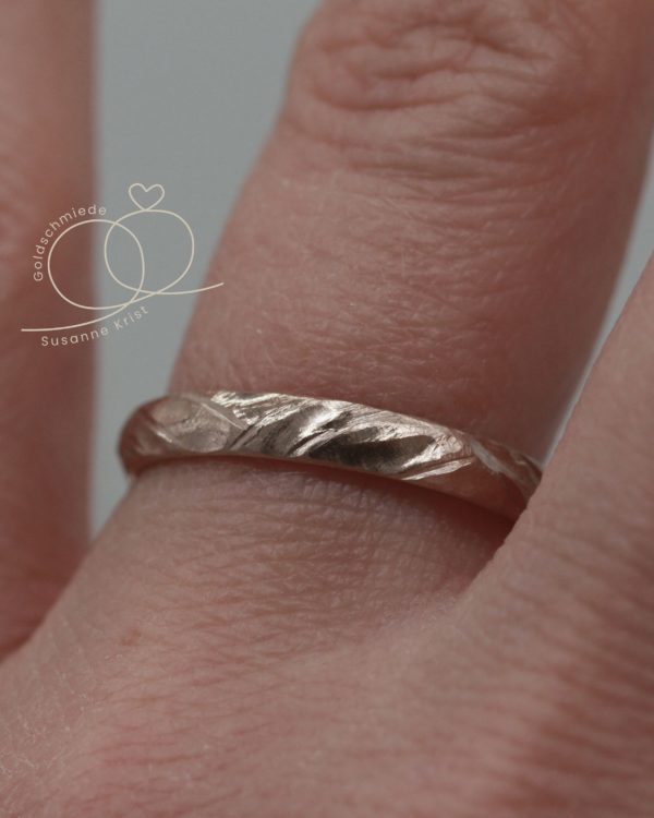 Haselnussgoldring als Trauring geheime Bucht