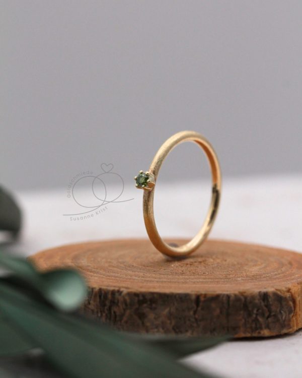 Ring grüner Stein aus Gold Fini Oliv