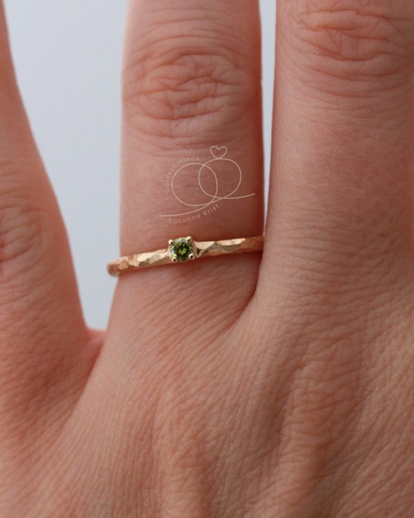 Ring mit grünem Stein als Verlobungsring Olivi