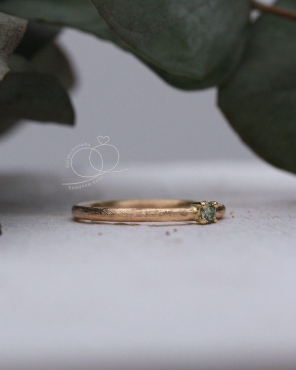 Ring mit grünem Stein aus Gold Jardini