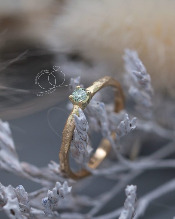 Ring mit hellgrünem Stein bzw. hellgrüner Diamant Minti