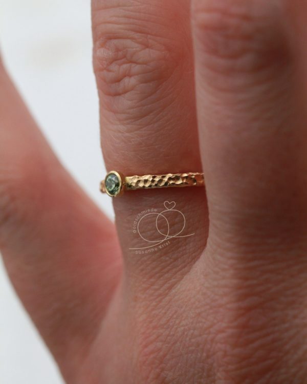 Ring Stein hellgrün Verlobungsring aus Ökogold