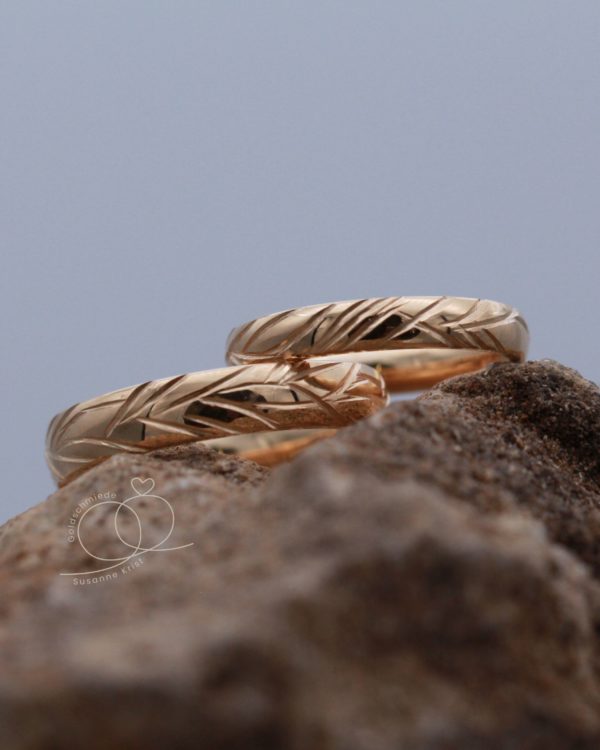 Ringe mit Holzmuster Gold Baumtraum