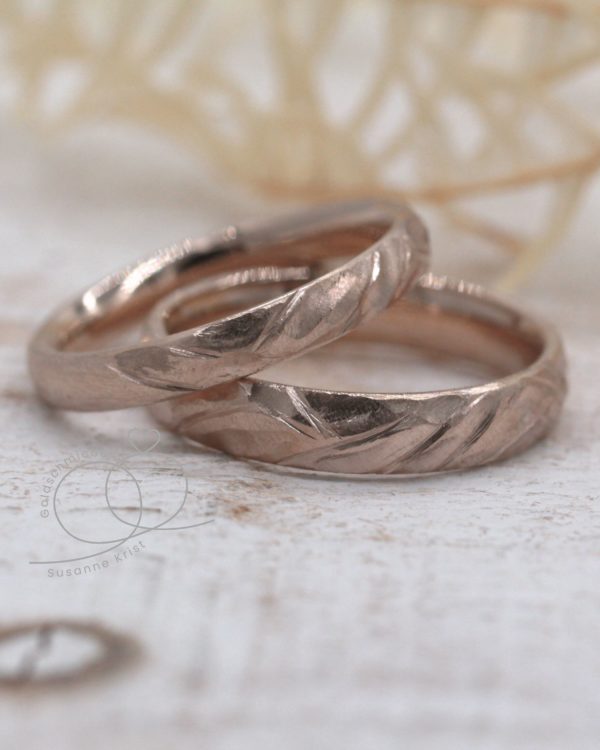 Ringe mit starker Struktur namens Bucht vom Goldschmied