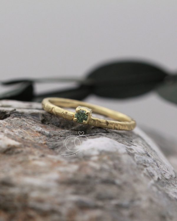 Verlobungsring mit Naturoptik und nachhaltiges Gold Lignessi